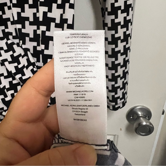 Michael Kors Casual White and Black Dress with Long Sleeves - Picture 5 of 5